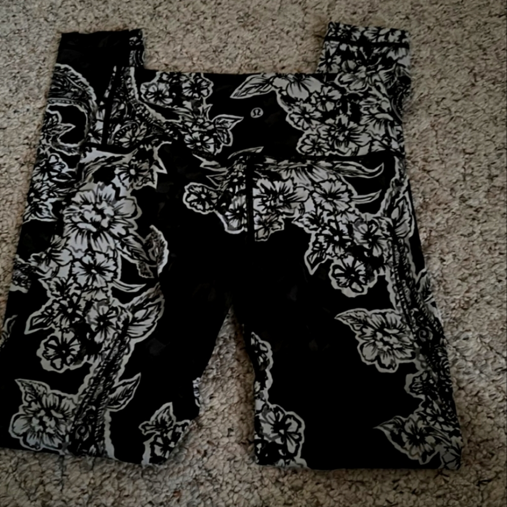 Lululemon- Wunder Under leggings